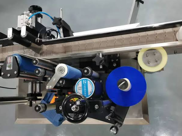 How Round Bottle Labeling Machine Technology Is Improving Modern Packaging Precision