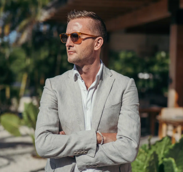 Belize Investment Consultant: How Dustin Rennie Helps Investors Navigate the Market 